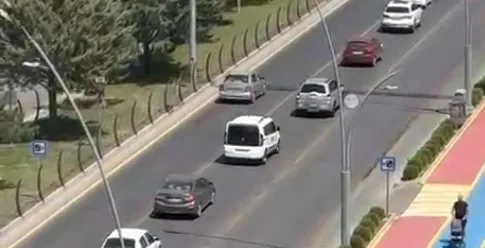 NİĞDE’DE DÜĞÜN KONVOYU GELENEĞİ TRAFİĞİ FELÇ EDİYOR (VİDEO HABER)