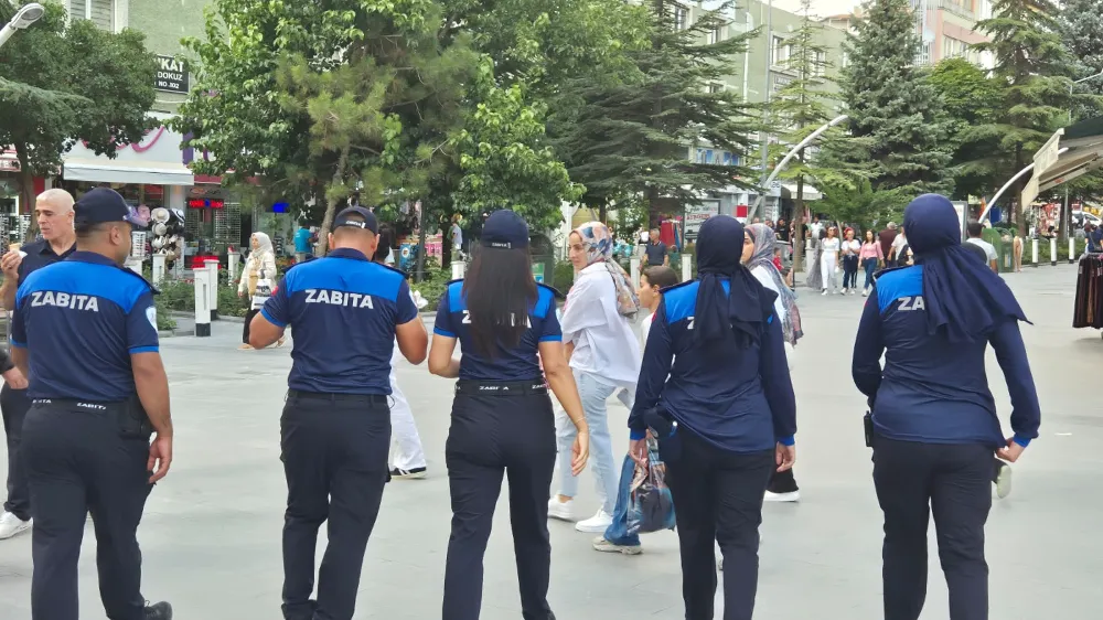 NİĞDE’DE ZABITA’DAN TEMİZLİK DEVRİYESİ: YERE ÇÖP ATANA, TÜKÜRENE CEZA
