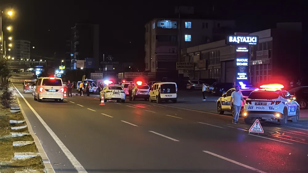 KAYSERİ’DE KORKUNÇ ANLAR: KAMYONETİN ÇARPTIĞI KADINA OTOMOBİL DE ÇARPTI