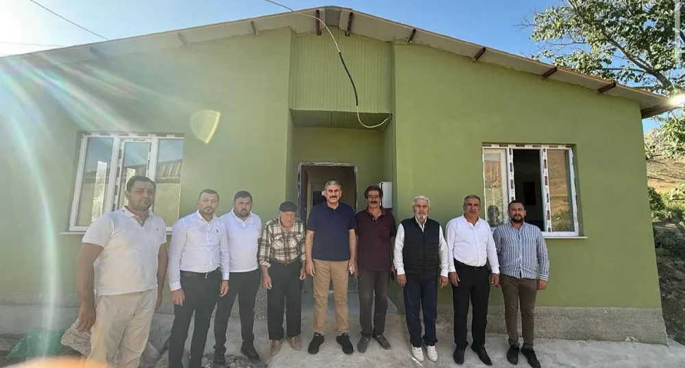 UZKURT, HAYIRSEVERLERLE BİR ARAYA GELEREK EV TESLİM ETTİ