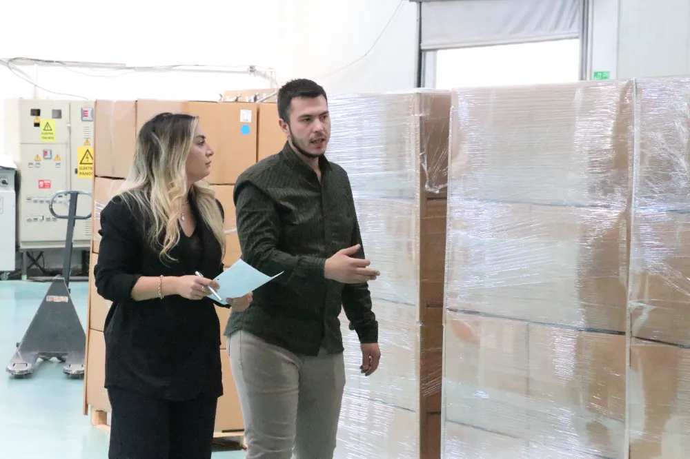 NÖHÜ MEZUNU KADIN GİRİŞİMCİ ÜRETTİĞİ BEZ ÇANTALARI AVRUPA VE ORTA DOĞU