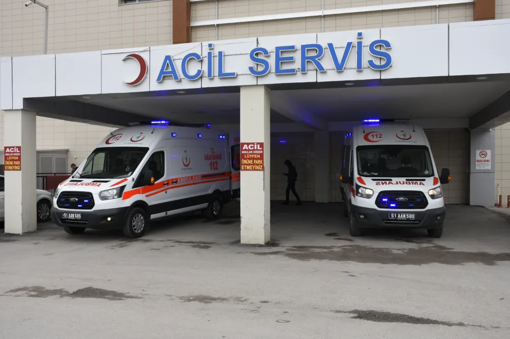 SİRENİN YETMEDİĞİ YERDE RADYO DEVREDE: “LÜTFEN AMBULANSA YOL VERİN”