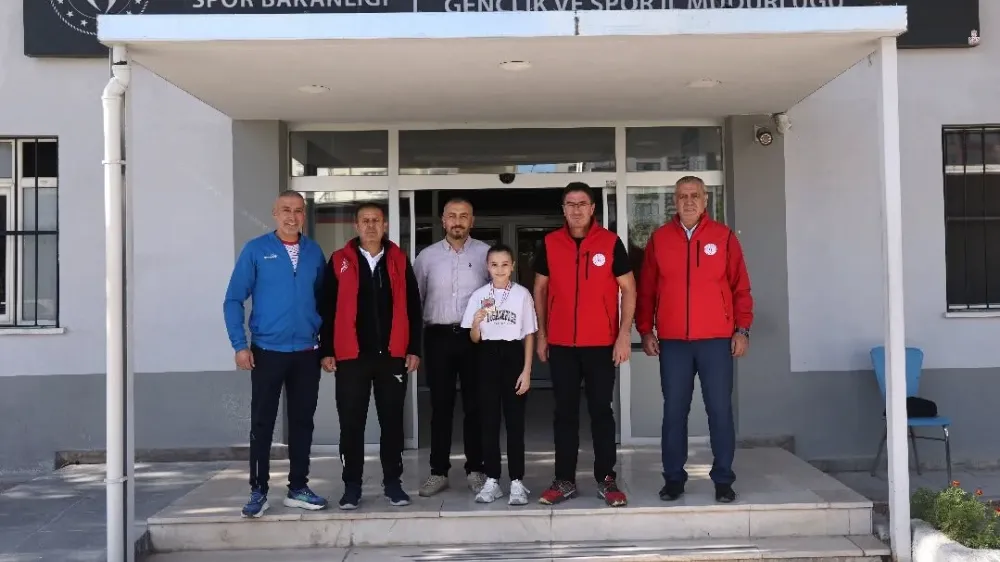 TÜRKİYE ŞAMPİYONU AYŞE NEVA BATTAL’DAN NİĞDE İL MÜDÜRLÜĞÜ’NE ZİYARET