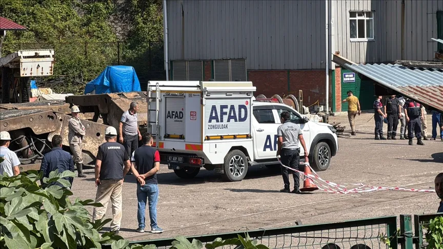MADENDEKİ GÖÇÜKTE MAHSUR KALAN 4 İŞÇİ KURTARILDI, 1 İŞÇİNİN CANSIZ BEDENİNE ULAŞILDI