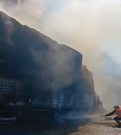 NİĞDE-ADANA OTOYOLUNDA TIR YANGINI (video haber)