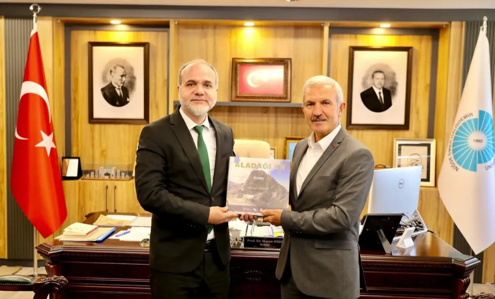 ÖĞR. GÖR. RAMAZAN BOZKURT’TAN REKTÖR USLU’YA “ALADAĞLAR” HEDİYESİ