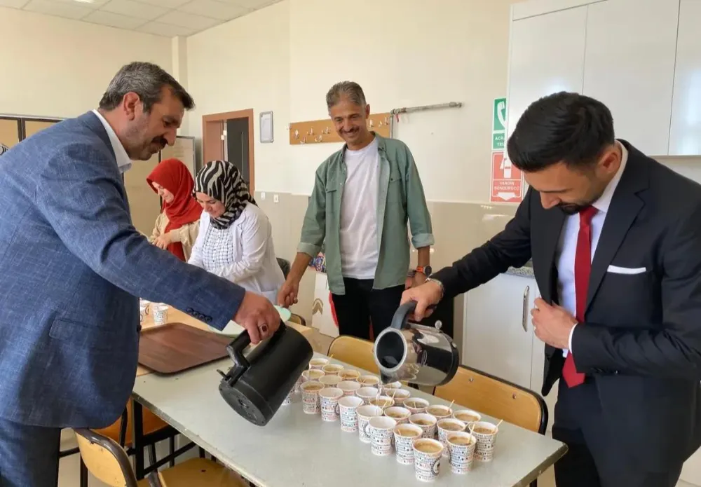 NİĞDE FEN LİSESİ’NDE “KAHVE BAHANE” BULUŞMASI