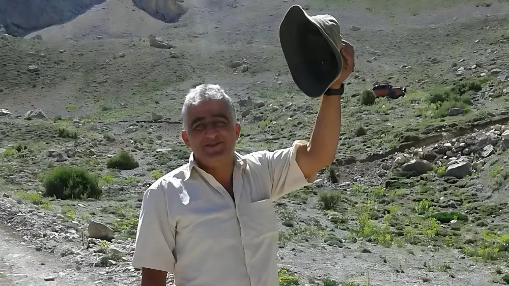 DEMİRKAZIK KÖYÜ MUHTARI VELİ OKÇU HAYATINI KAYBETTİ