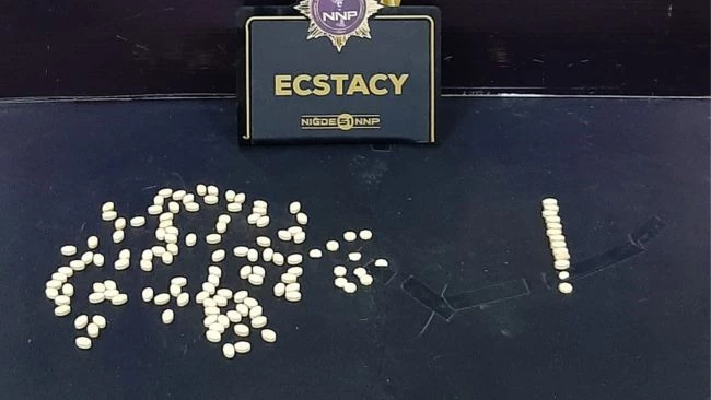 Zehir tacirlerine operasyon! Extacy, esrar, metamfetamin ne ararsan var!